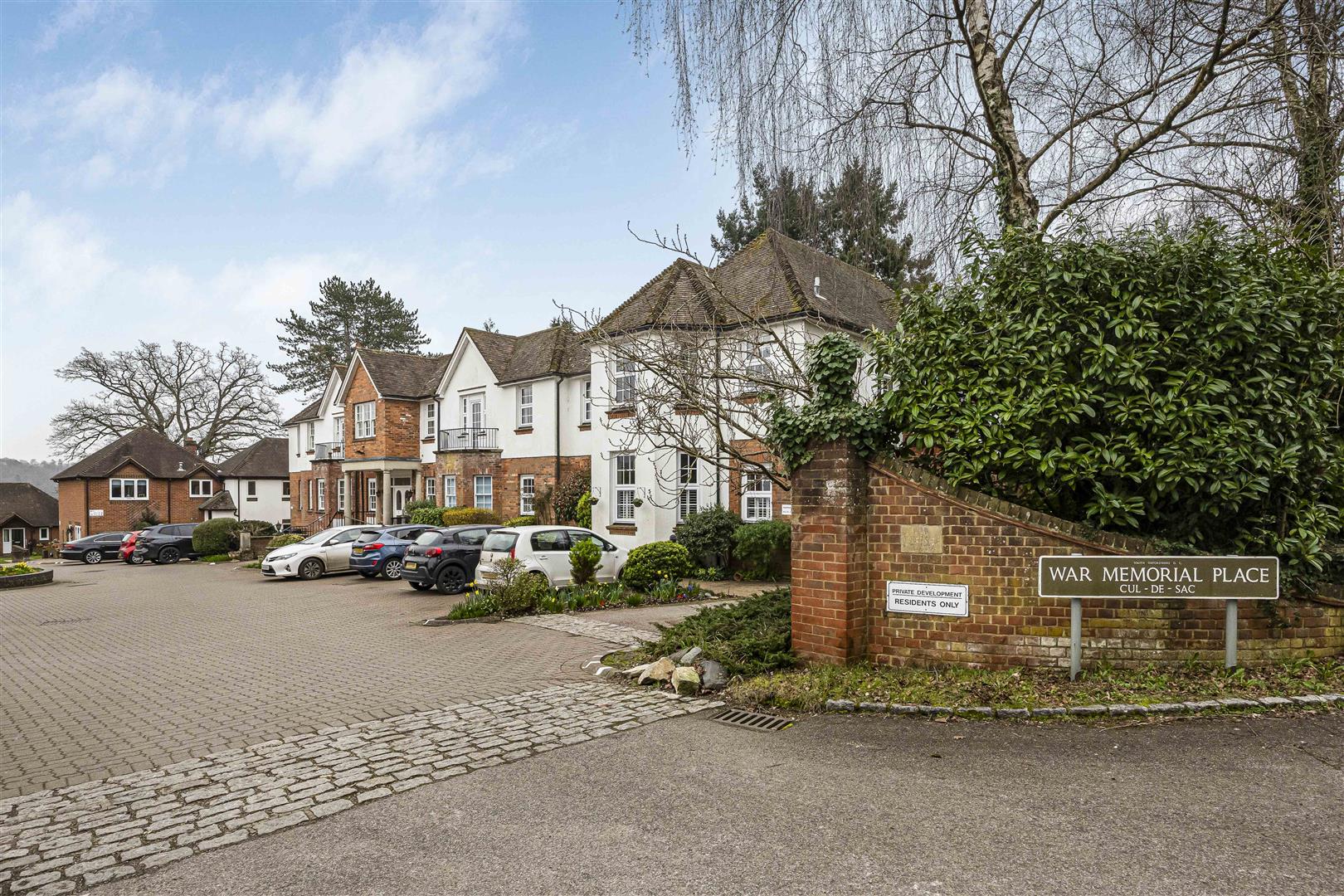War Memorial Place, Henley-On-Thames